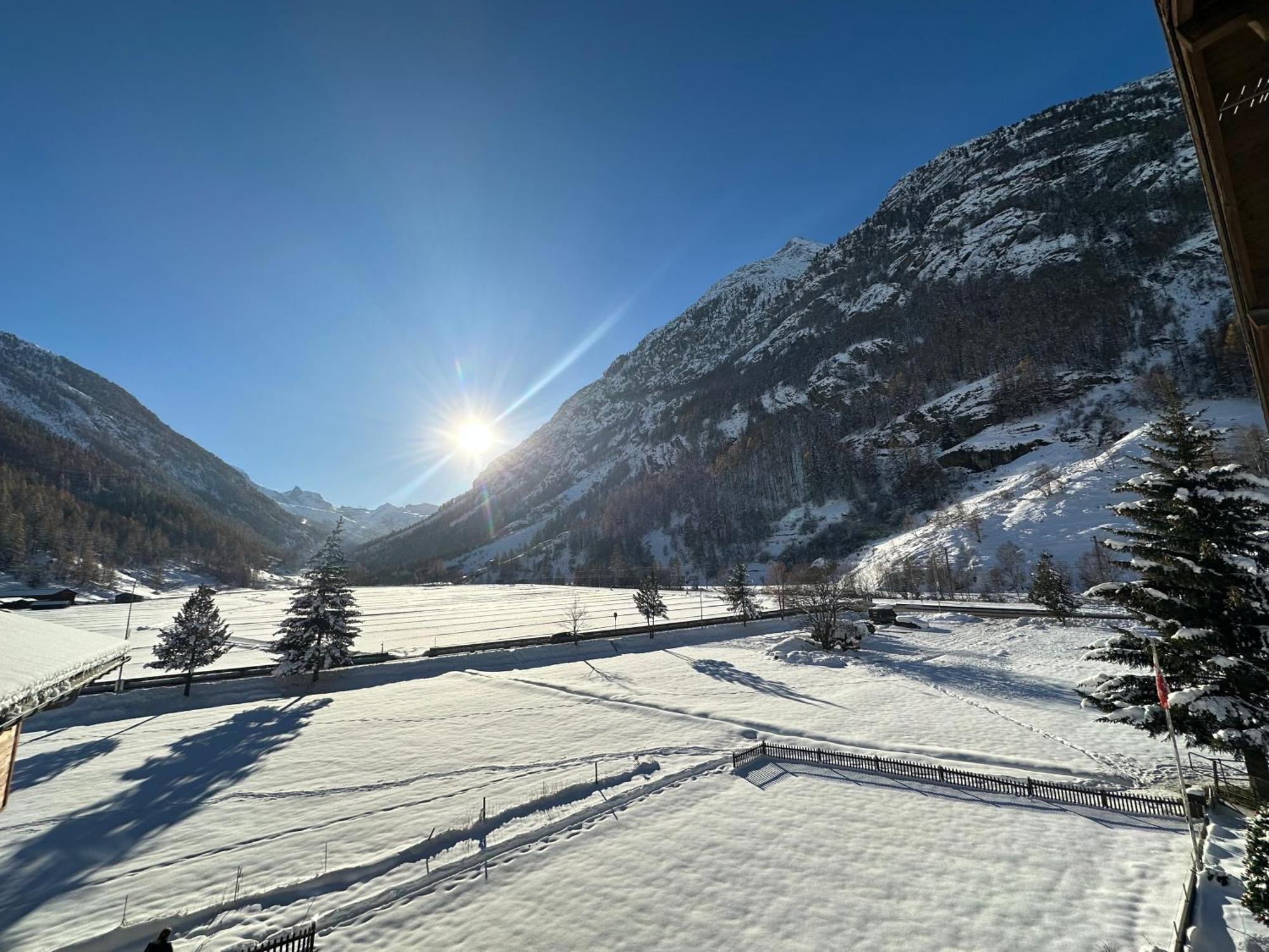 Alpine Retreat 4 Person Apartment Near Zermatt With Parking! Täsch Esterno foto